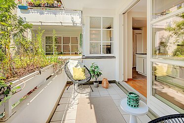 Maxvorstadt: Großzügige 3-Zimmer Wohnung mit Kamin und schönem Balkon