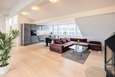 Appartement mansardé moderne à louer près de Stiglmaierplatz