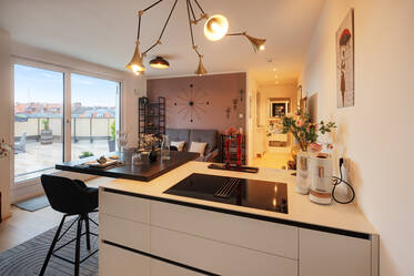 Lichtdurchflutete 2-Zimmer Wohnung mit großer Dachterrasse