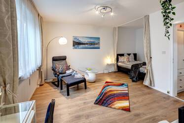 Appartement confortable : salle de bain moderne et nouveaux meubles