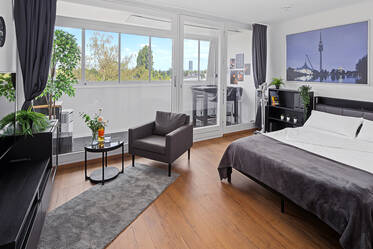 Frisch renoviert: 1-Zimmer Wohnung mit Wintergarten