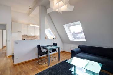 Appartement sous les toits très beau et meublé à Neuhausen