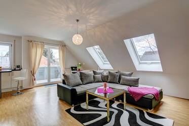 Appartement sous les toits très beau et meublé à Berg am Laim
